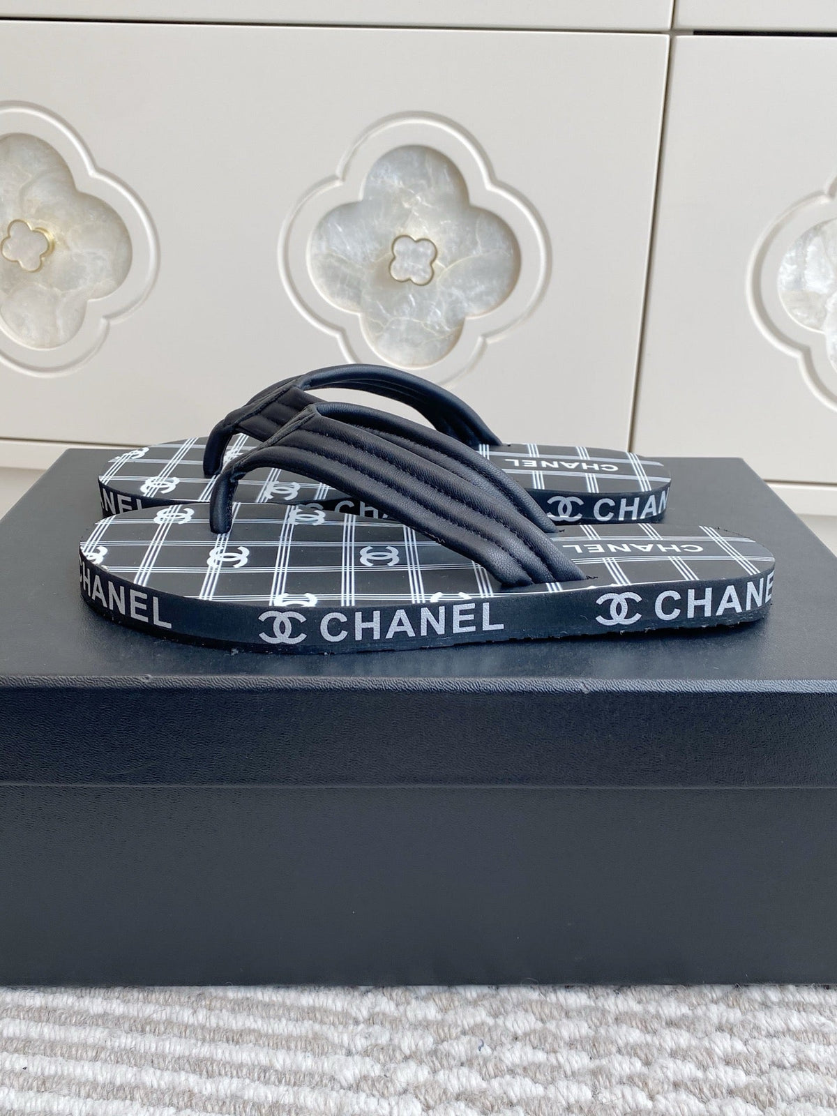 CC 26s Thong Sandals Black Rubber Leather 647679