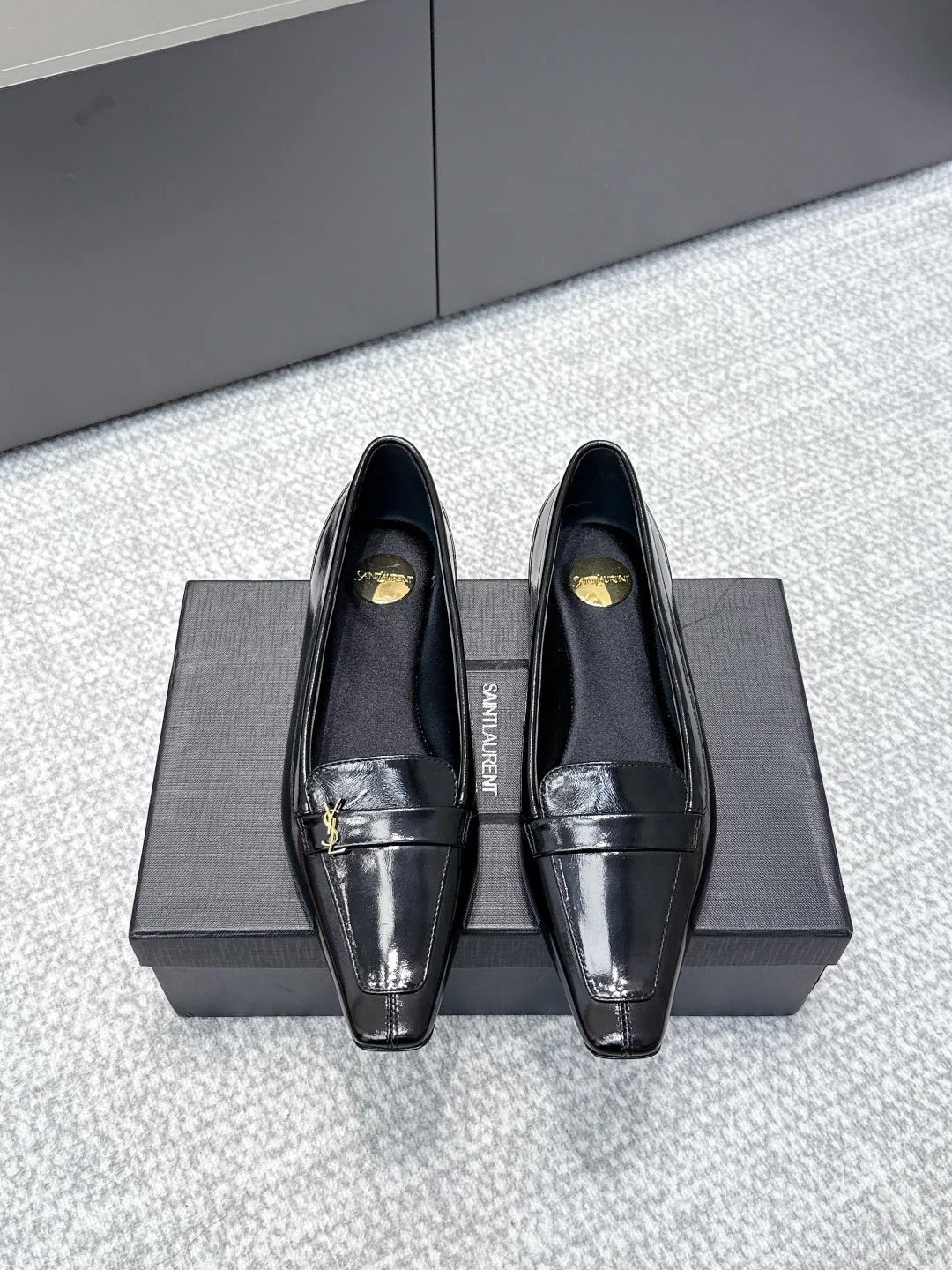 YSL 26ss Square Toe Loafers Black Glossy Leather 662729