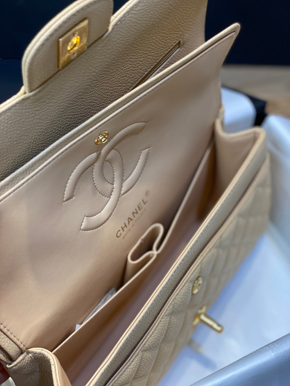 FLAP BAG 25CM GOLD HARDWARE BEIGE CAVIAR