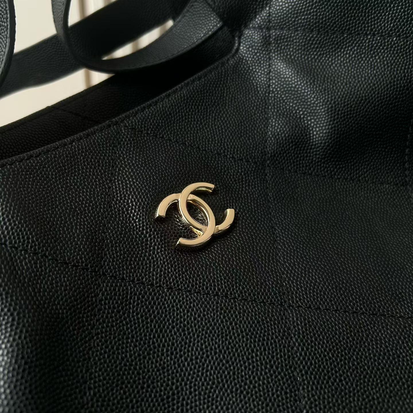 CC 26P Preppy Tote Bag 30cm Black Grained Calfskin