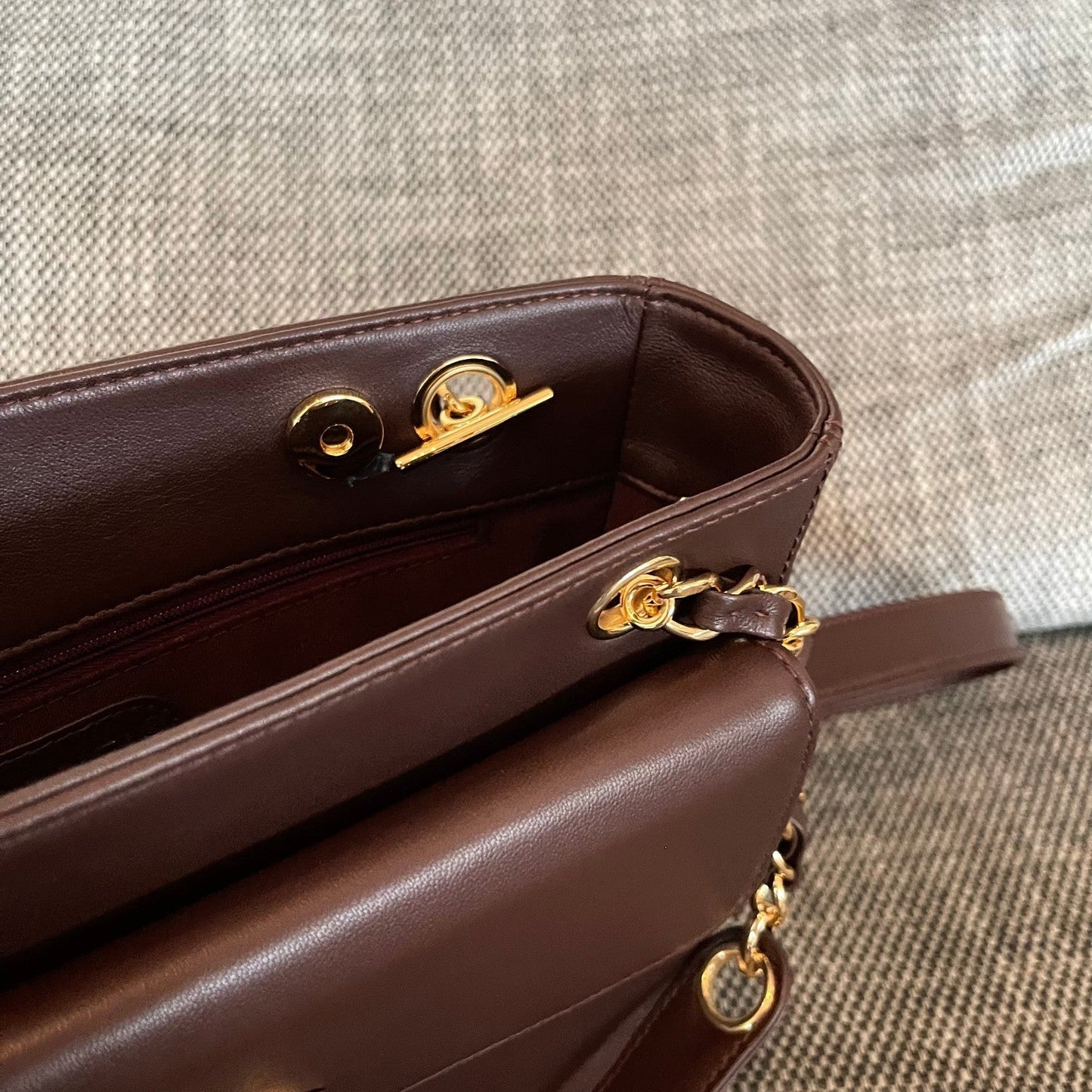 CC Vintage Turn-Lock Tote Bag 26cm Burgundy Leather