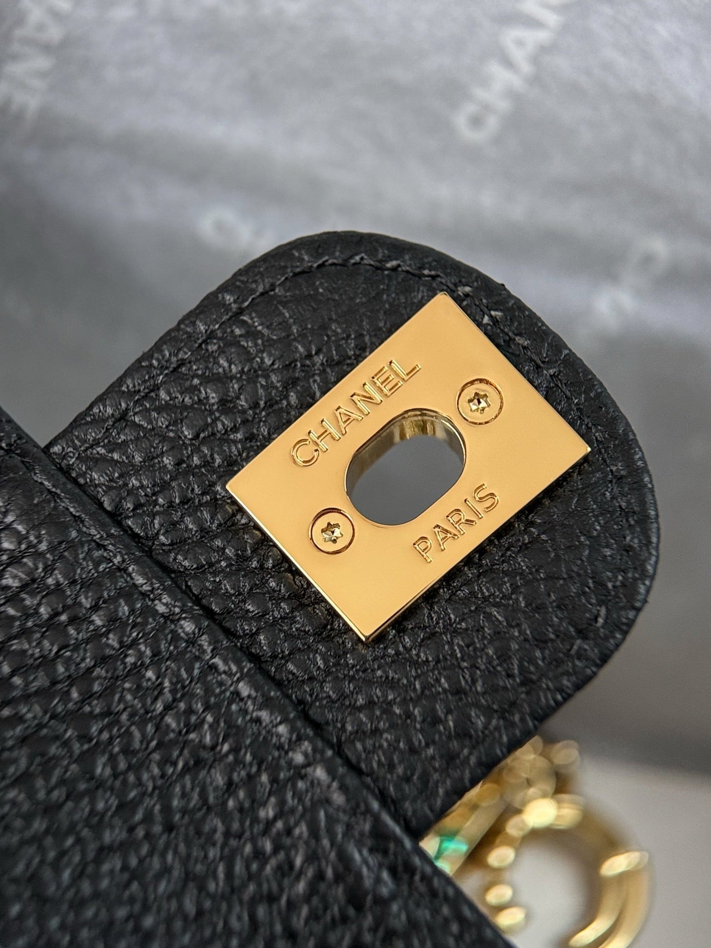 CC 26s Métiers d'Art Small Flap Bag 22 Black Grained Leather & Enamel Charms