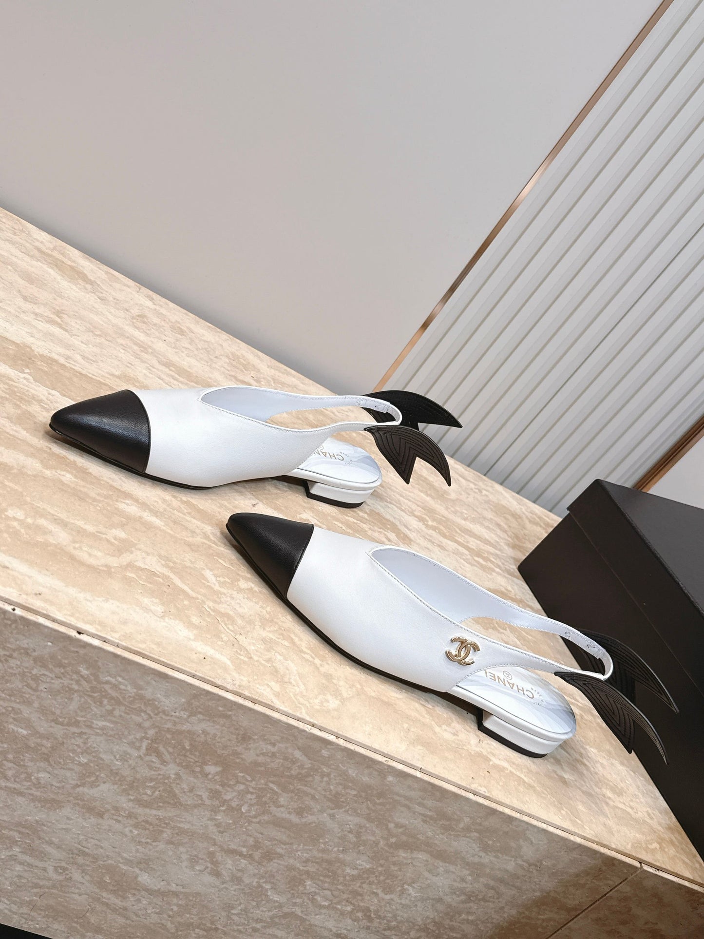 CC Métiers d'Art 2026 Slingback Flats White Lambskin 898974