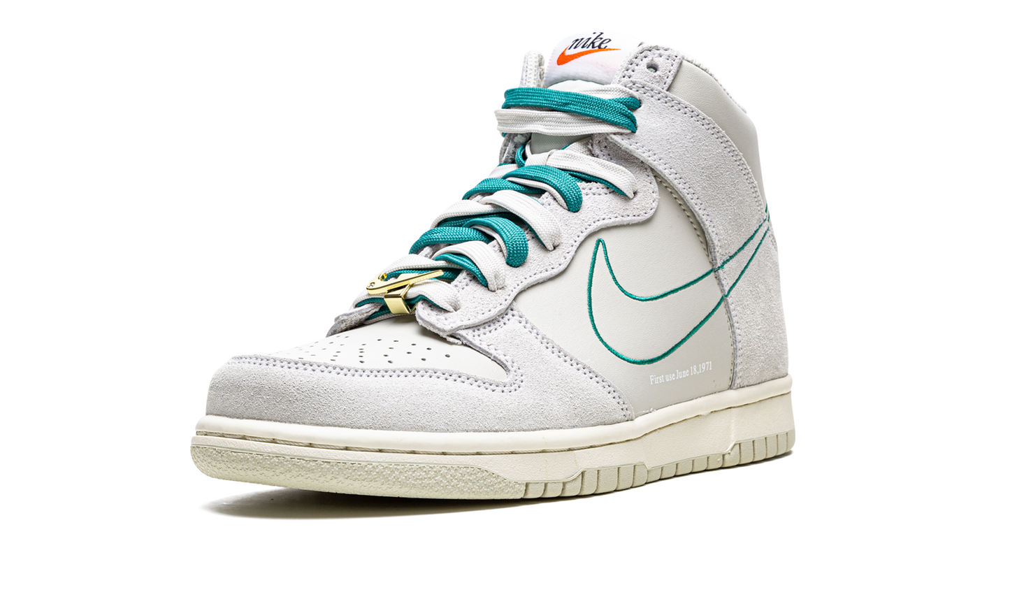 Dunk High SE GS "First Use - Green Noise" DD0733 001