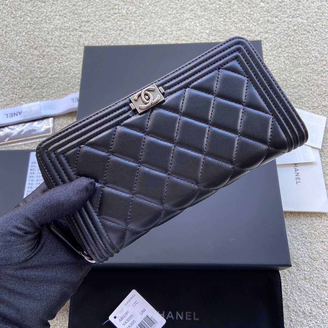 CC Sliver Buckle Boy Zipper Coin Wallet Black Sheepskin 229741