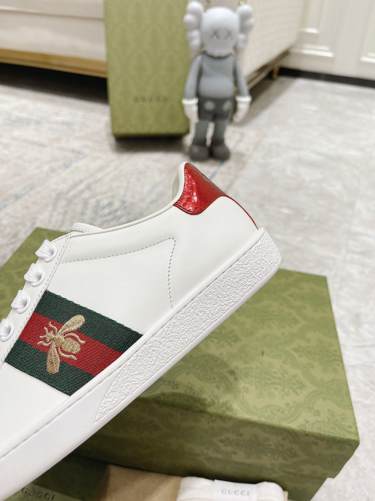 gg ace sneaker white calfskin with bee