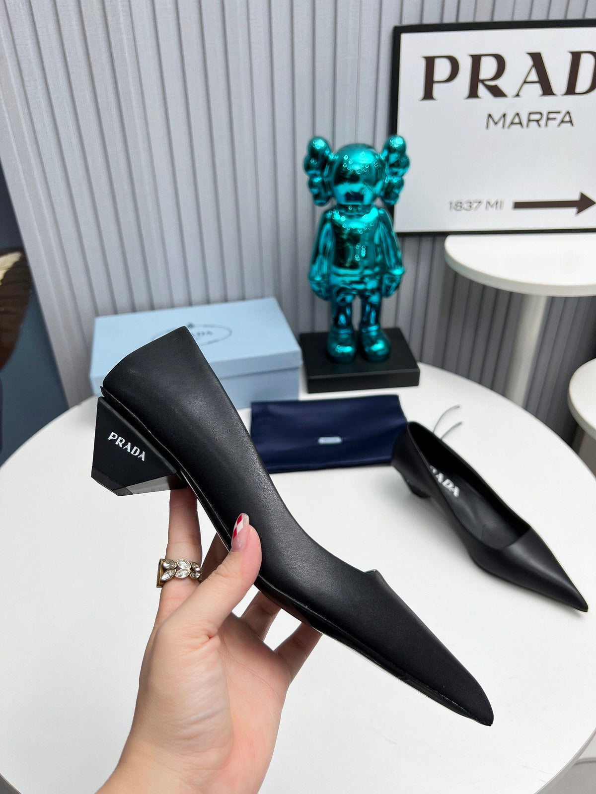 Prada 26SS Pointed-Toe Pumps 4cm Black Calskin 680947