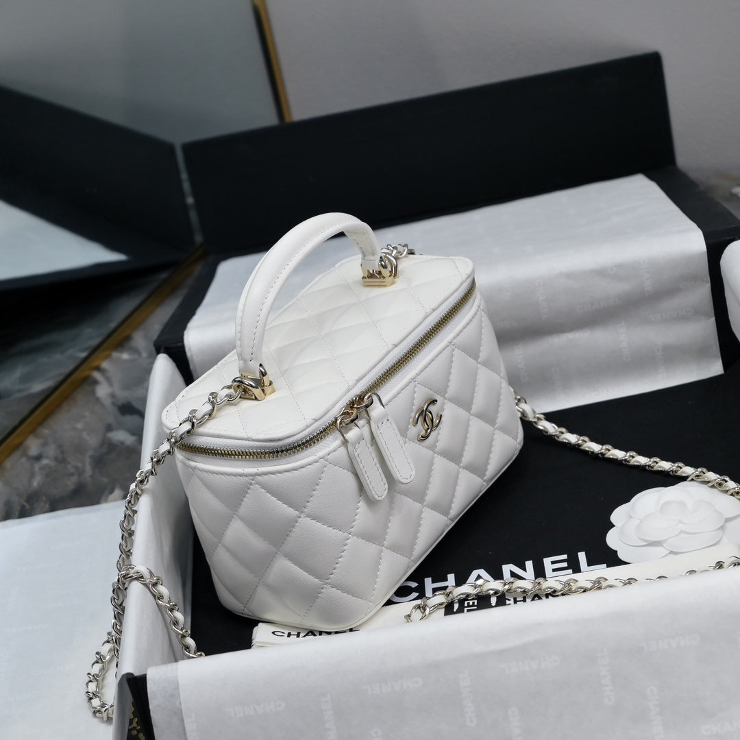 CC 26s Vanity Case White Quilted Lambskin 286288