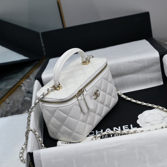 CC 26s Vanity Case White Quilted Lambskin 286288