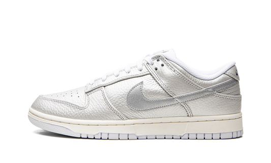 Dunk Low "Metallic Silver" DX3197 095