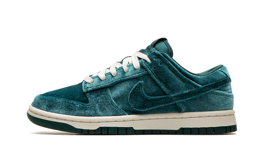 DUNK LO MNS WMNS "Green Velvet" DZ5224 300
