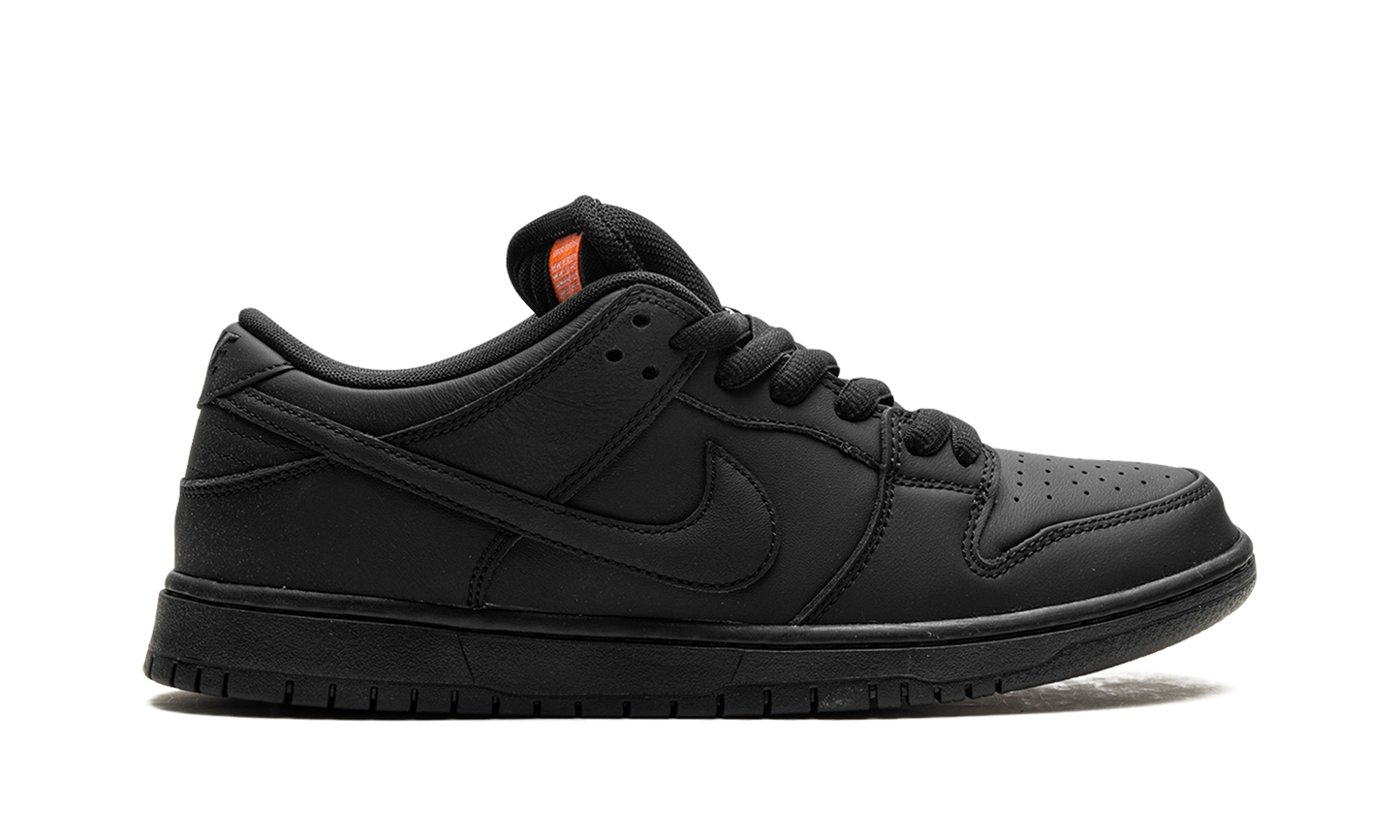 SB Dunk "Triple Black" FJ1674 001