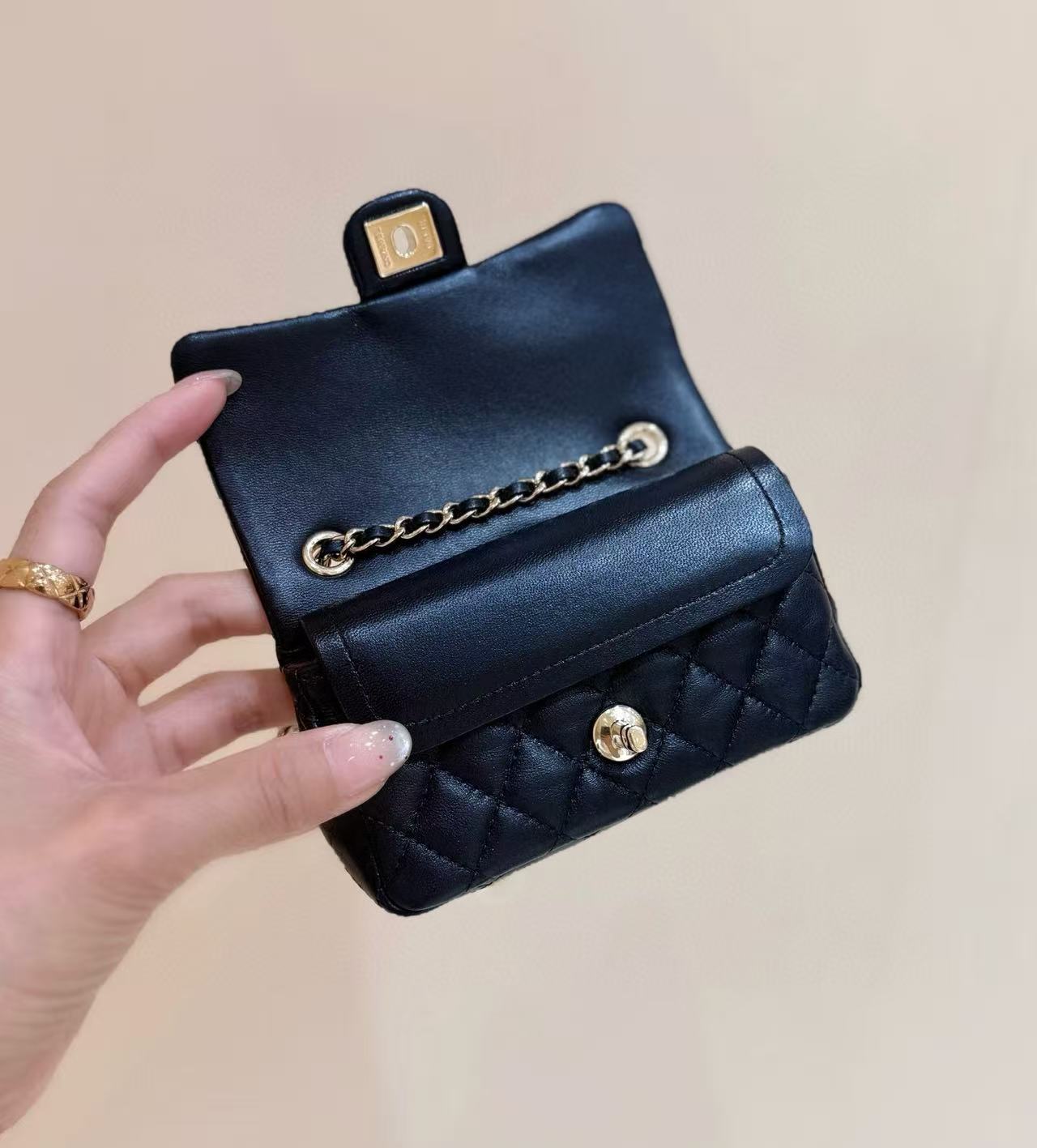 CC 25A Mini Coco Mark Heart x Pearl Charm Bag 12.5cm Black Lambskin