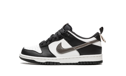 Dunk Low "Black White Metallic" DH9764 001