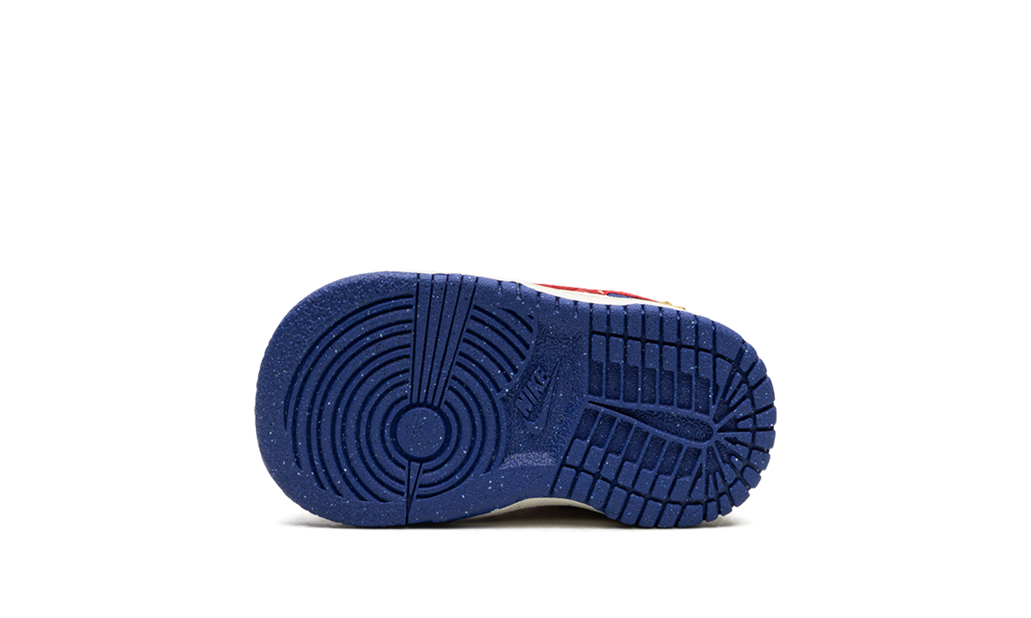 Dunk Low "Superhero" FD0675 400