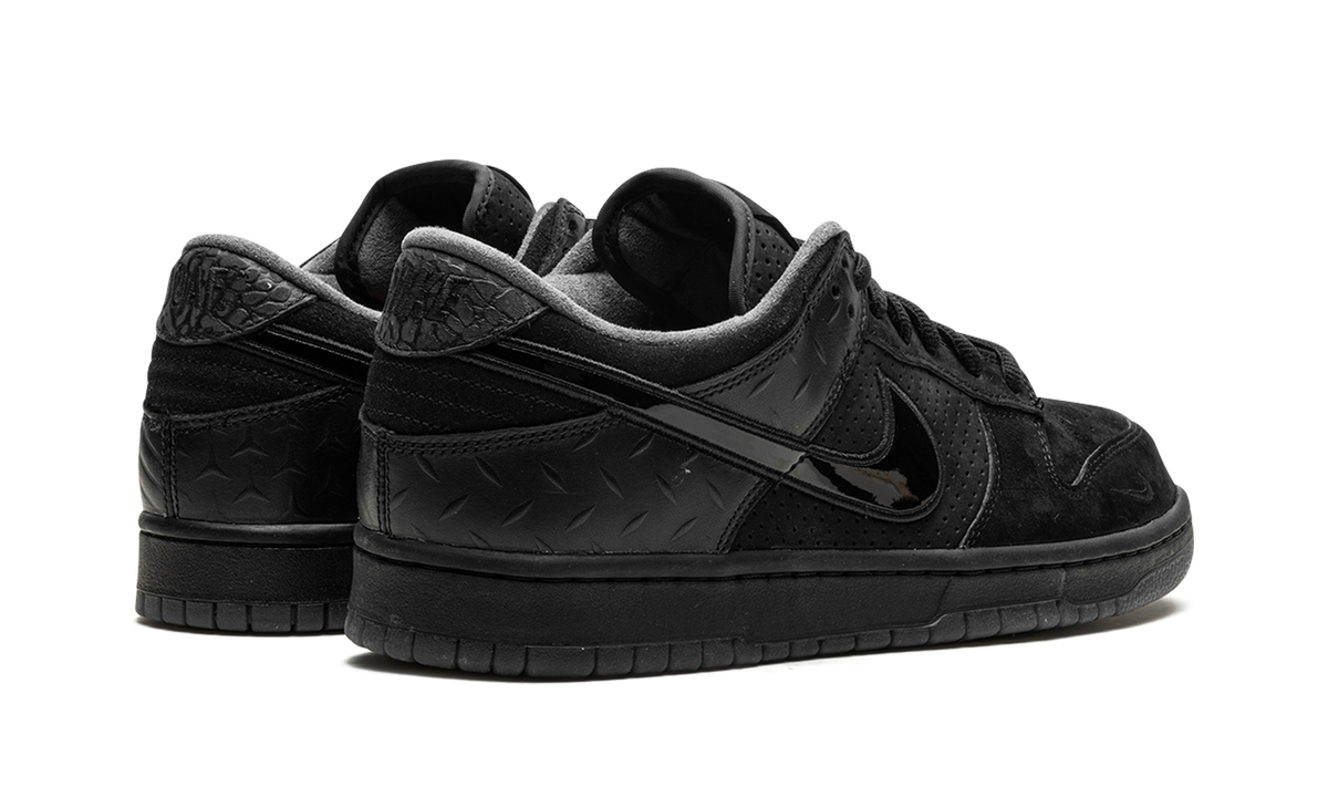Dunk Low Black "Division Street - What The Duck Alternate" HV1470 001