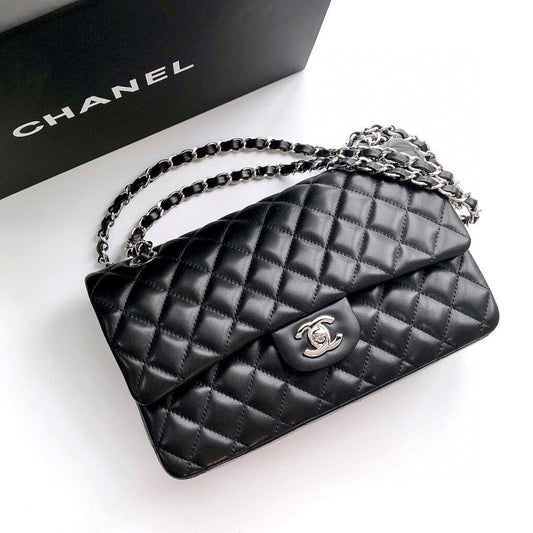 CLASSIC FLAP 25 BLACK LAMBSKIN SILVER HARDWARE
