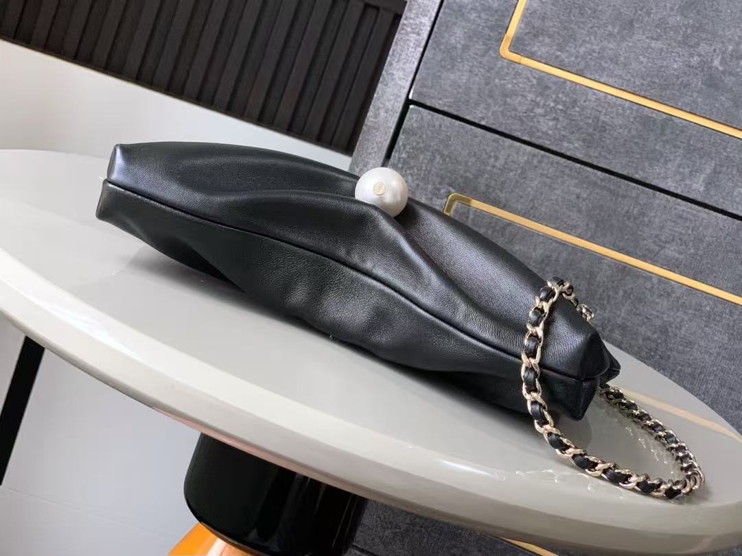 Chanel 2025 Shiny Pearl Clutch With Chain Bag 24cm Black Lambskin