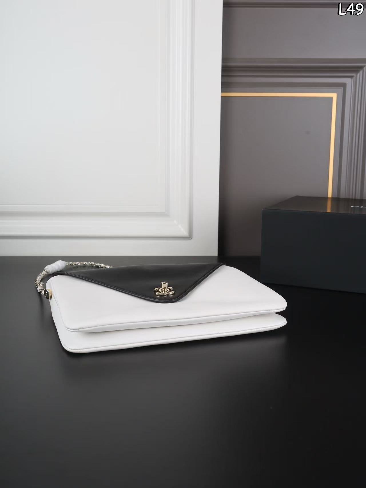 CC 26s Large Hobo Bag White Black Calfskin