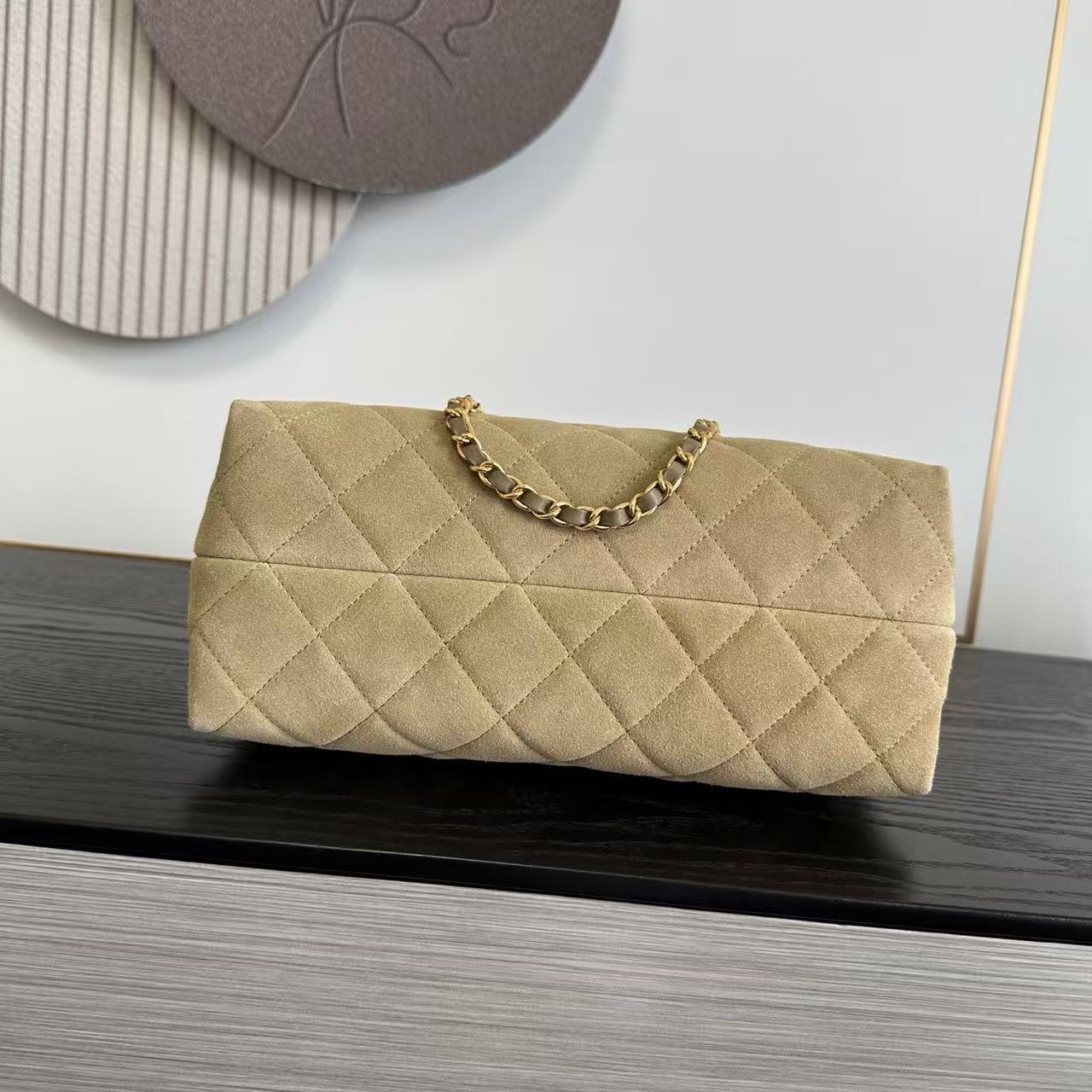 CC Large Quilted Clutch Chain Brown Suede 2026