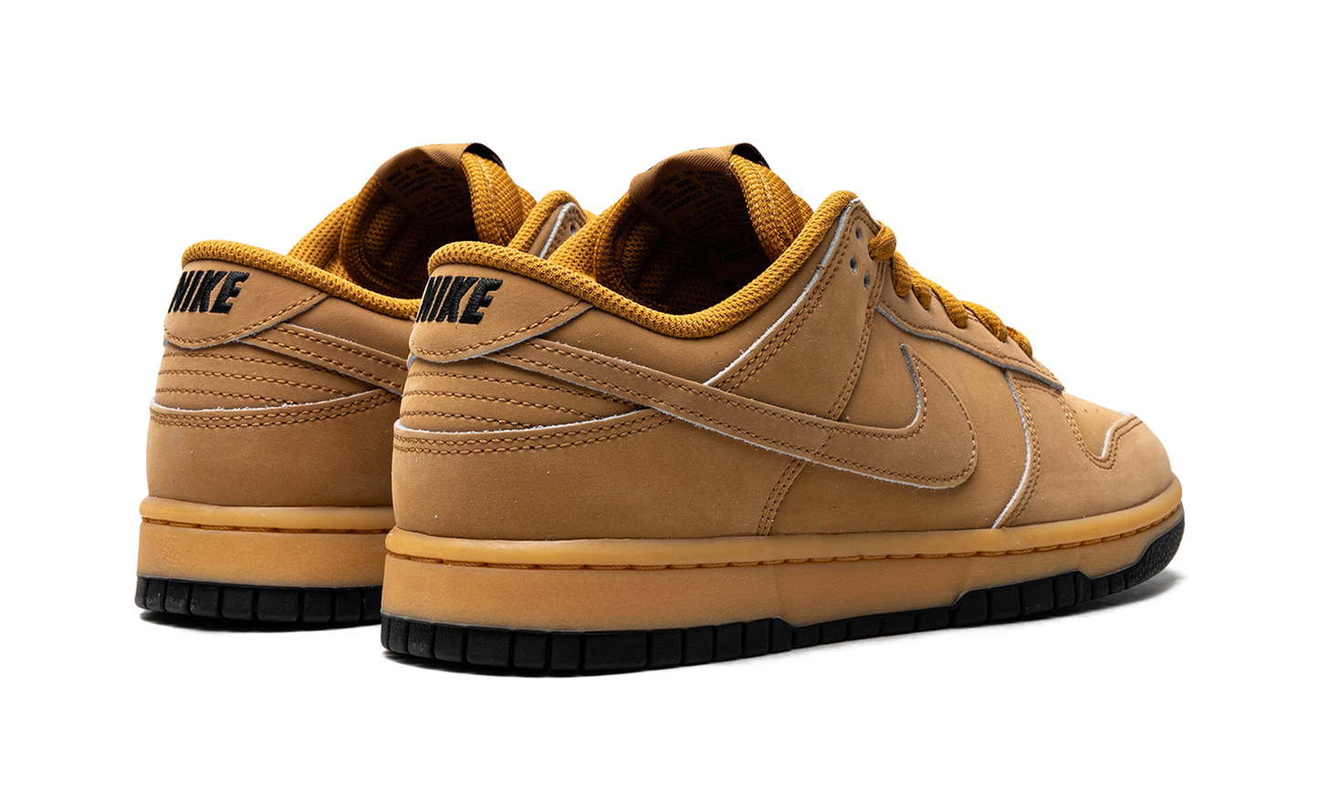 Dunk Low Retro SE "Wheat Gum" HQ1932 700