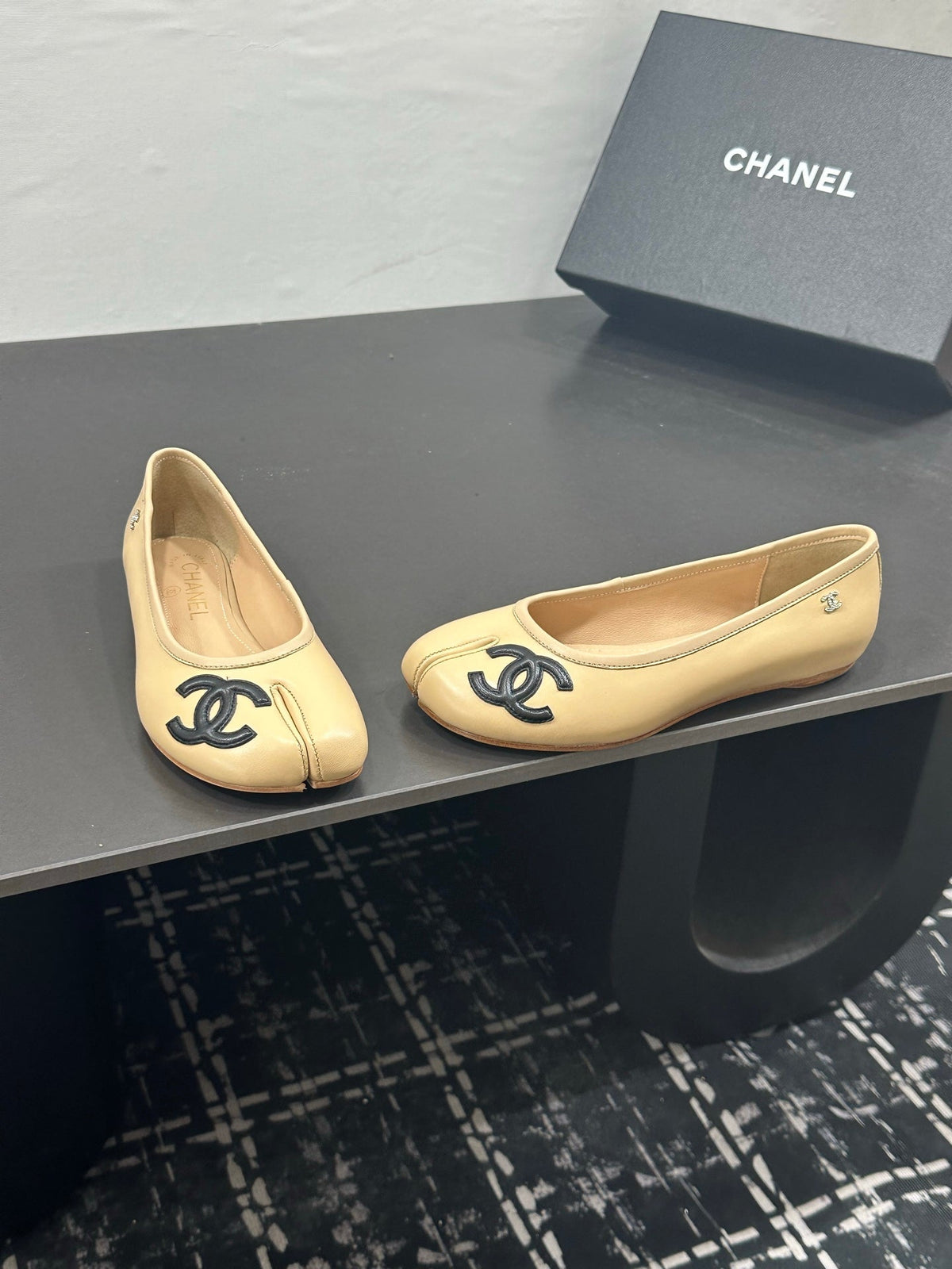 Chanel 2026 Ballet Flats Leather Sheepskin 832540