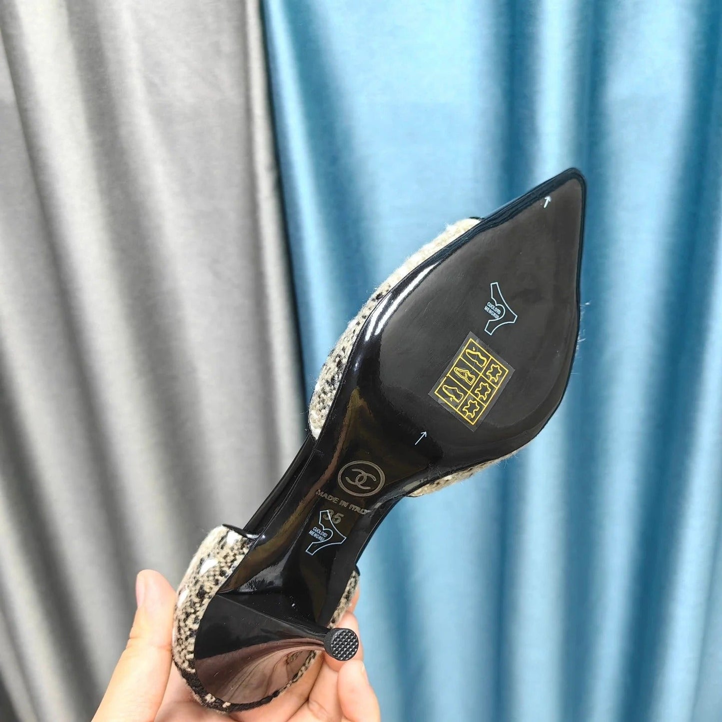 Chanel Pointed Toe Vintage High Heels 70mm Beige Black in Coarse wool fabric 712465
