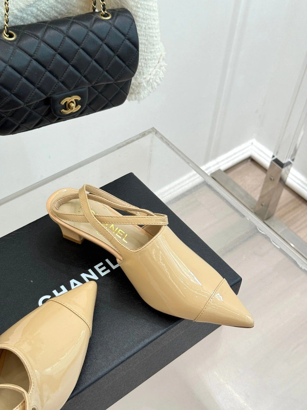 CC Pointed Toe Kitten Heel 30 Open Back Sandals Beige in Patent Leather 706379
