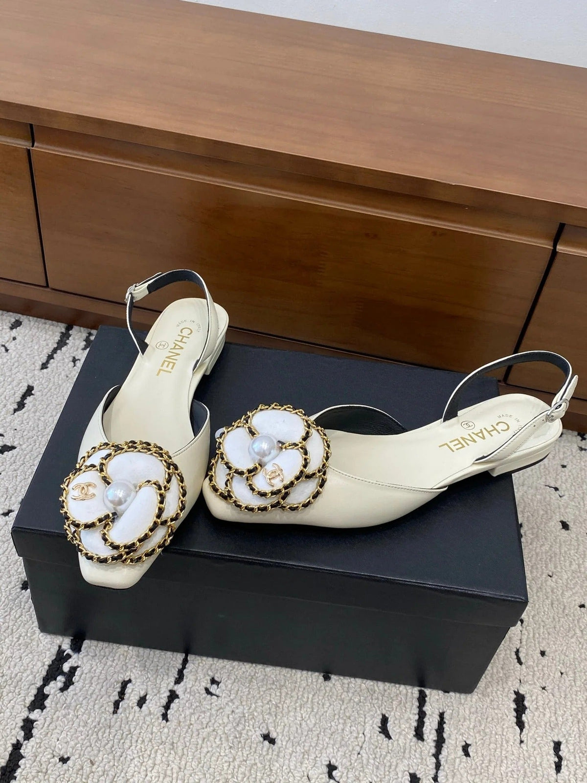CC Classic Camellia Flat Slingback White Leather 729343