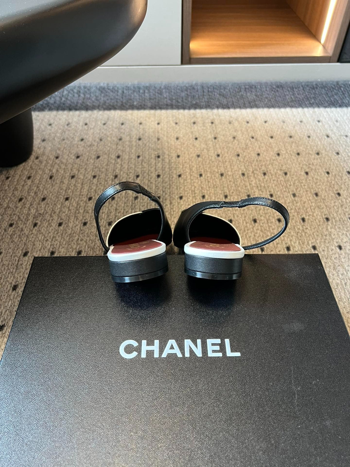 Chanel 26SS Color-Blocked Slingback White Black in Lambskin 708082