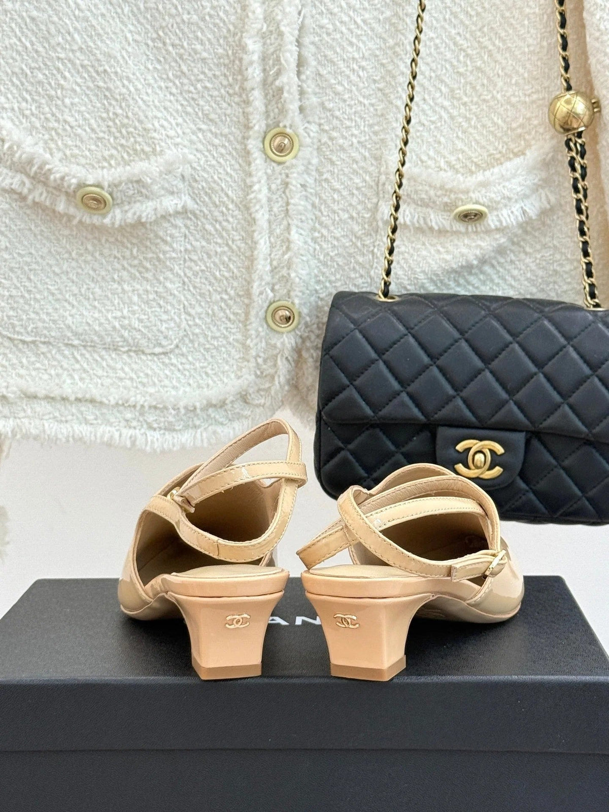 CC Pointed Toe Kitten Heel 30 Open Back Sandals Beige in Patent Leather 706379