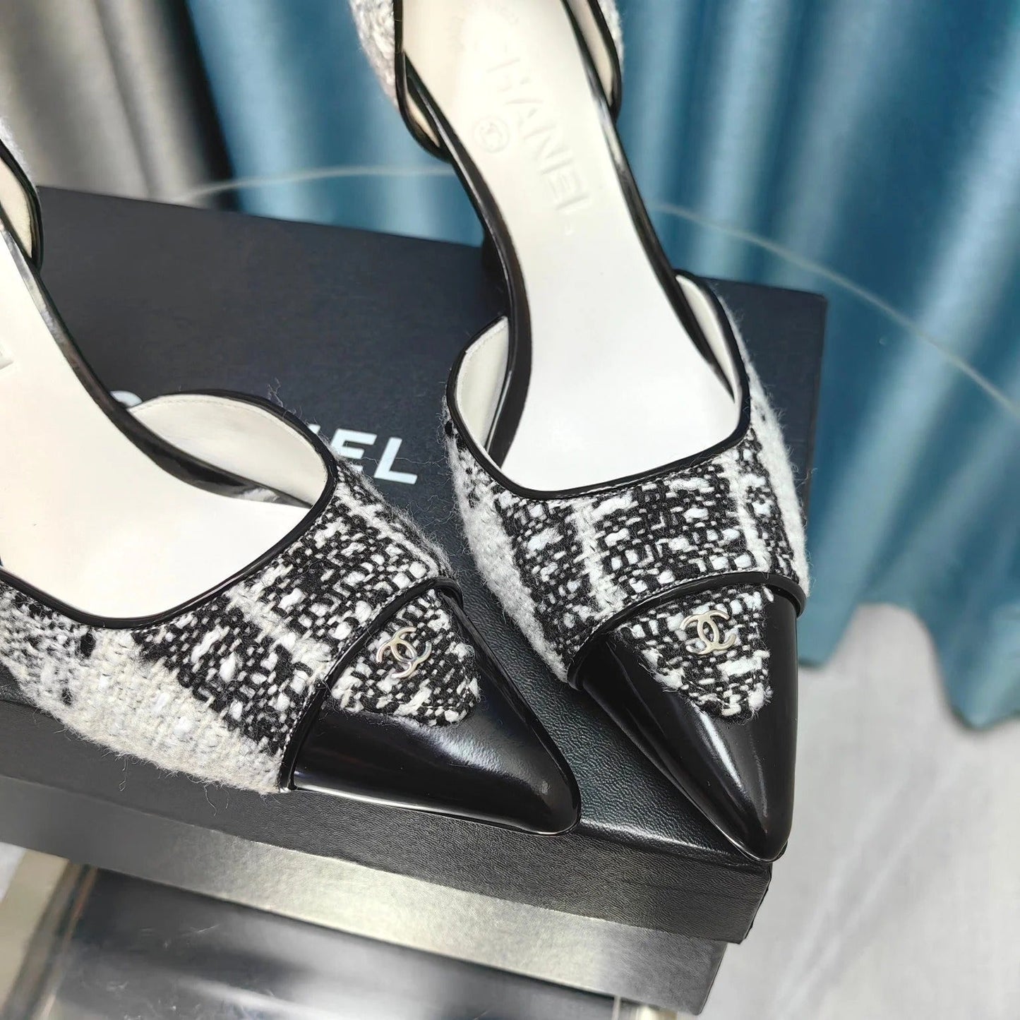 Chanel Pointed Toe Vintage High Heels 70mm Black White in Coarse wool fabric 712466