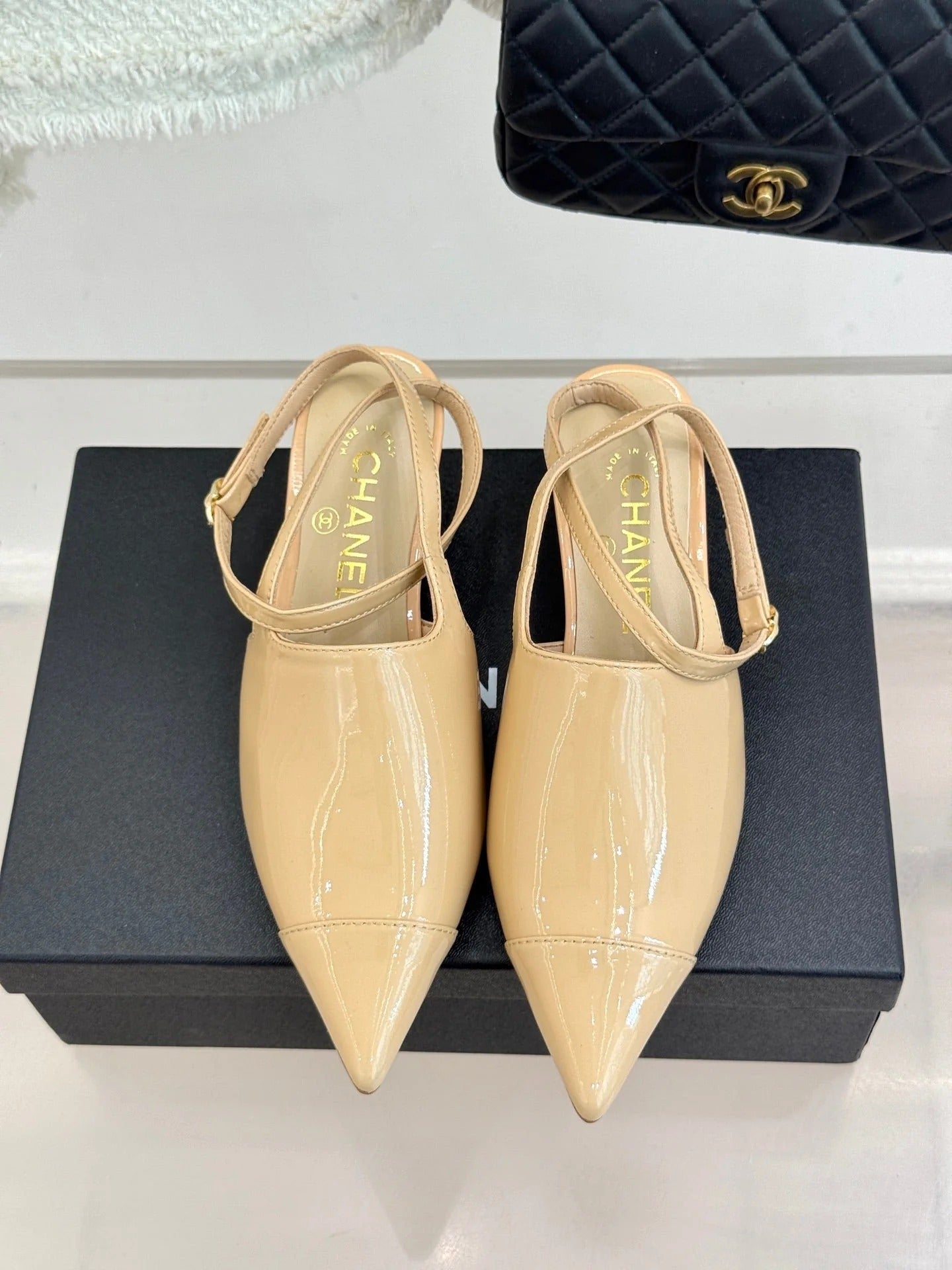 CC Pointed Toe Kitten Heel 30 Open Back Sandals Beige in Patent Leather 706379