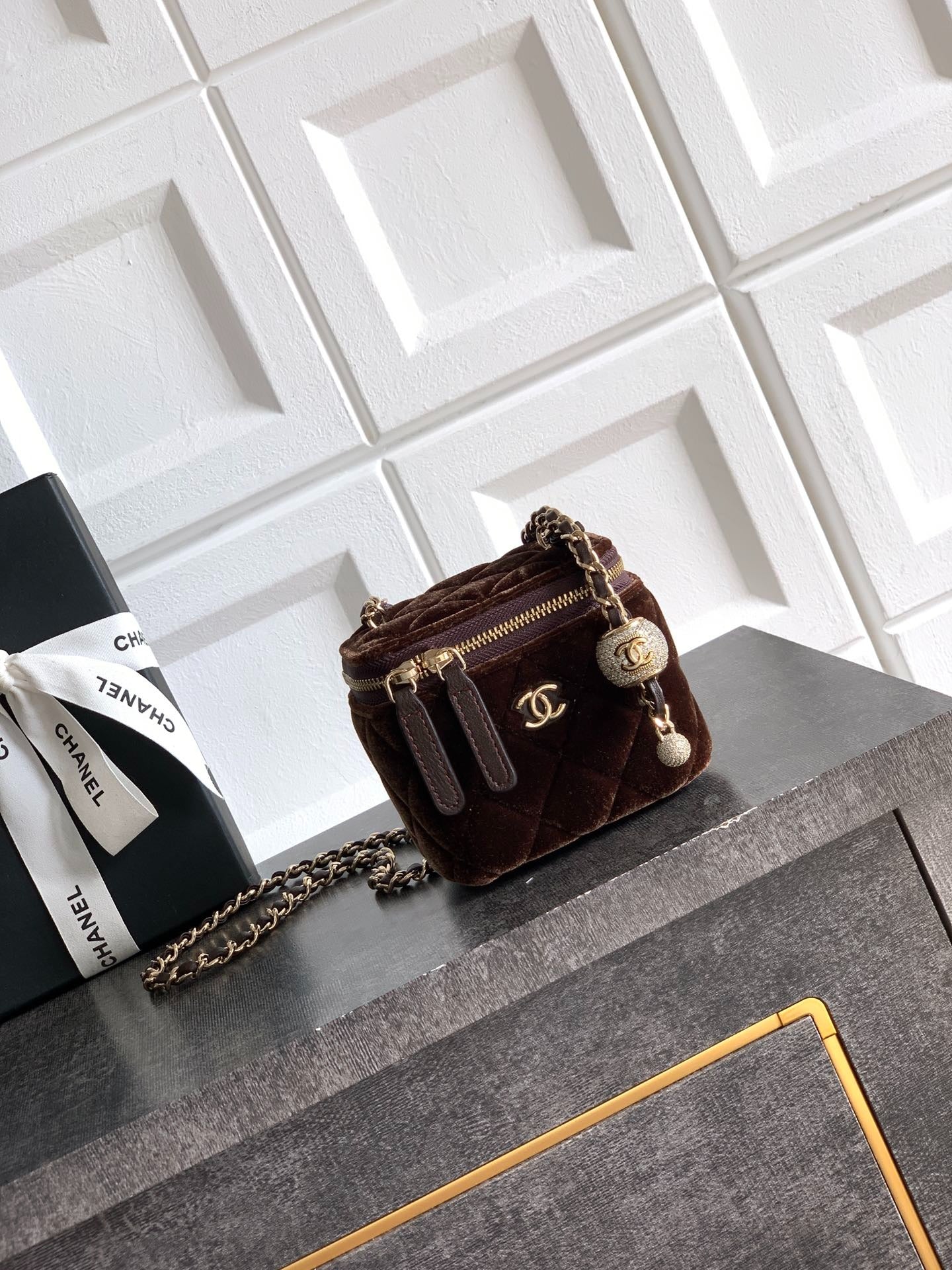 Chane 2026 Vanity Case 11cm Velvet