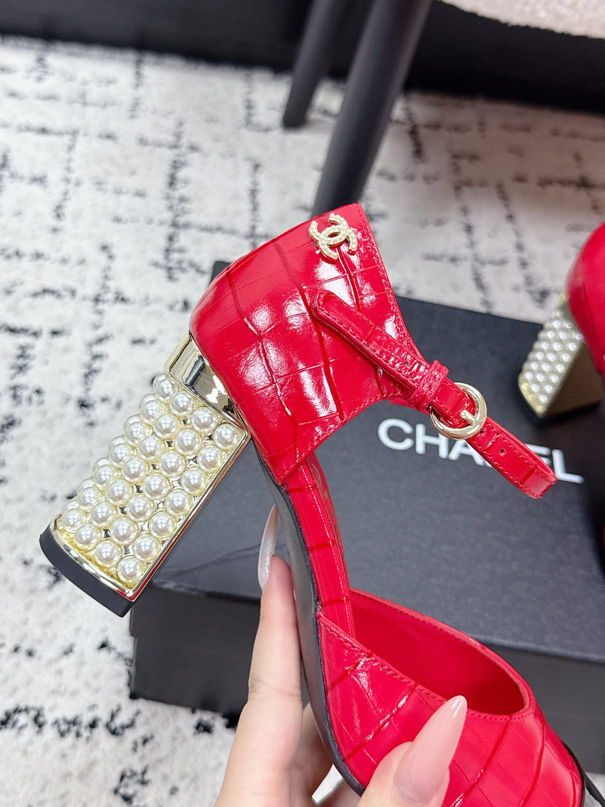 CC SS26 Mary Jane Pumps Black Red Crocodile Embossed Patent Calfskin 679022