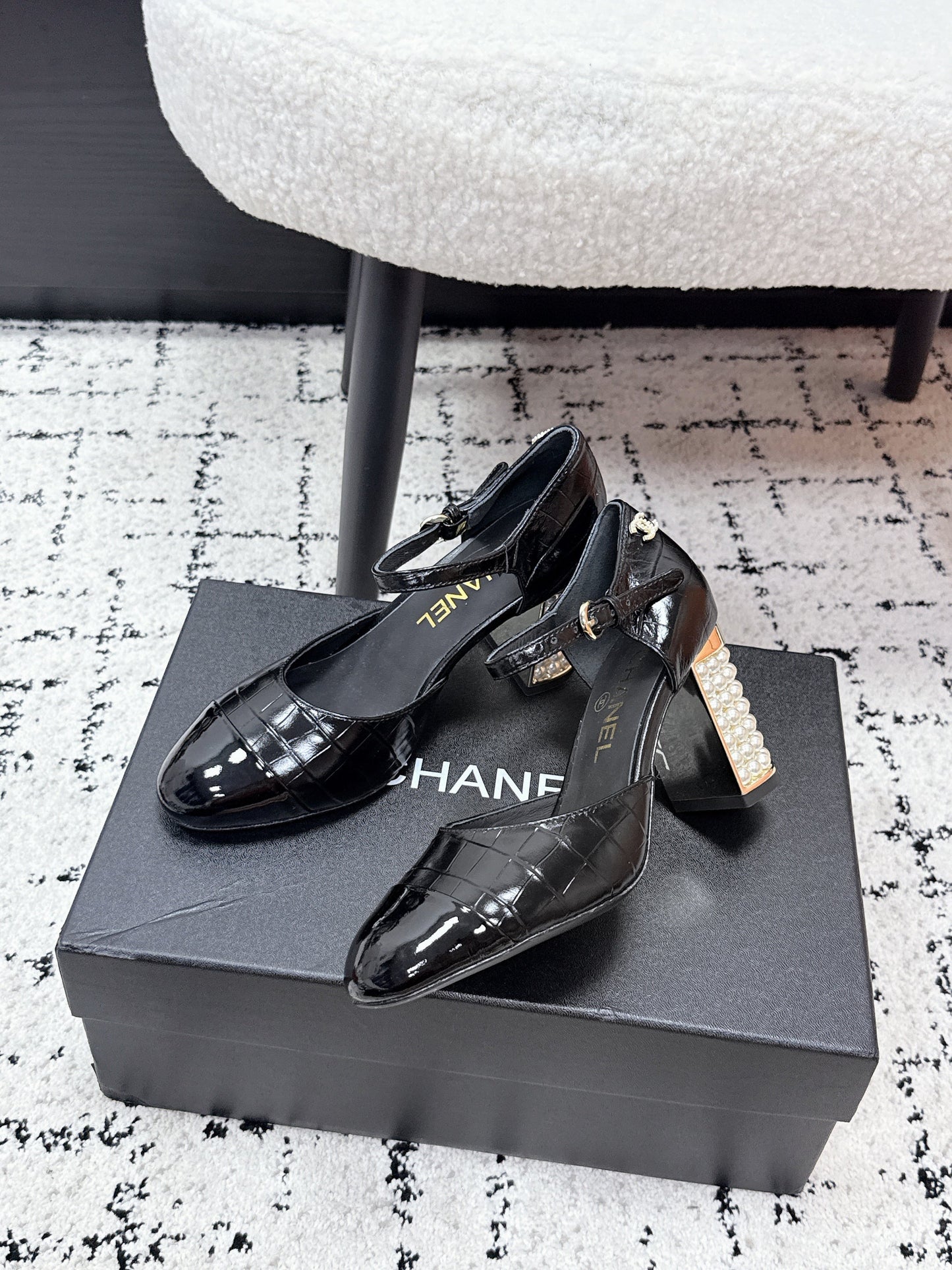 CC SS26 Mary Jane Pumps Black Crocodile Embossed Patent Calfskin 679023