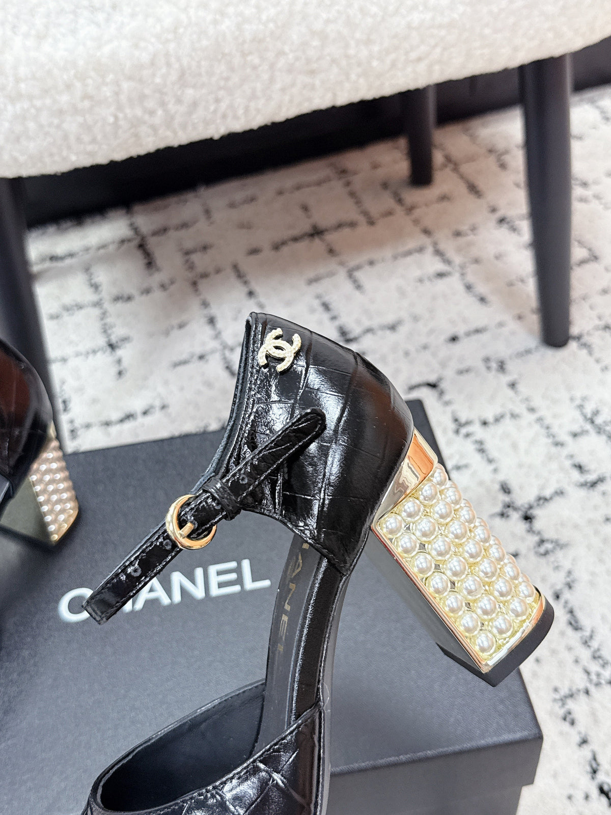 CC SS26 Mary Jane Pumps Black Crocodile Embossed Patent Calfskin 679023