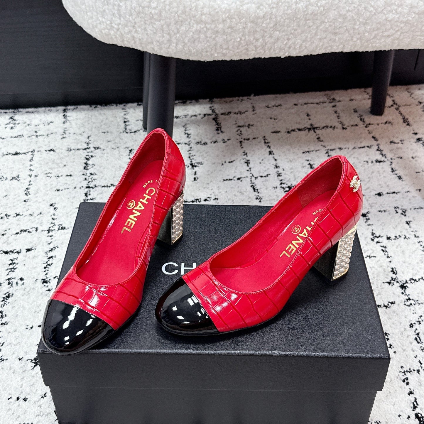 CC SS26 Pump Black Red Crocodile Embossed Patent Calfskin 679030