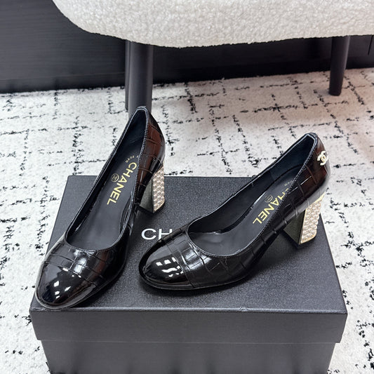 CC SS26 Pump Black Crocodile Embossed Patent Calfskin 679031