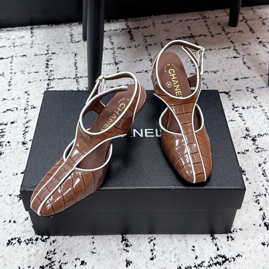 CC SS26 Slingbacks 9.5cm Brown White Crocodile Embossed Patent Calfskin 679036