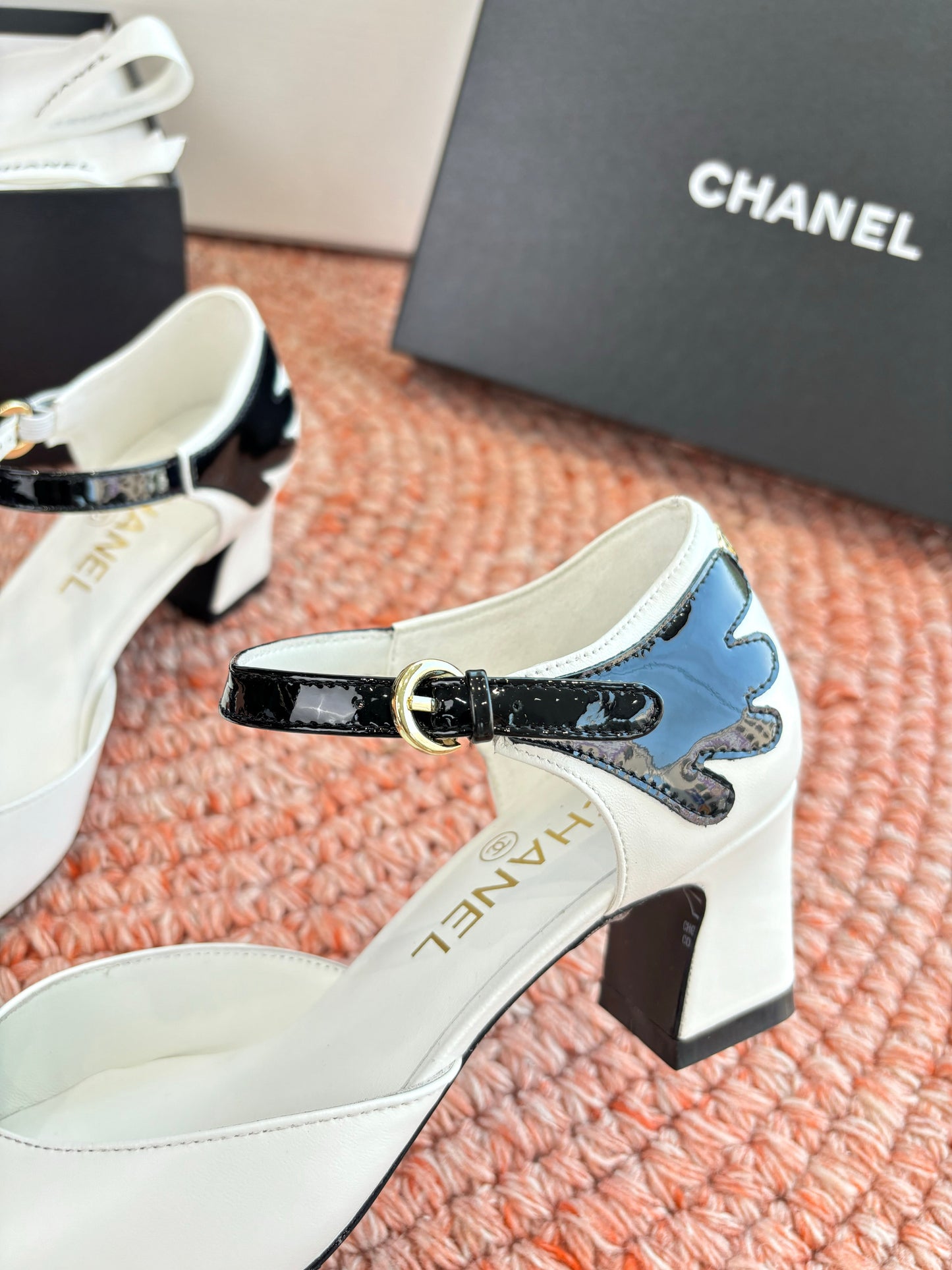 CC 26s Mary Jane Slingback White Sheepskin 648192