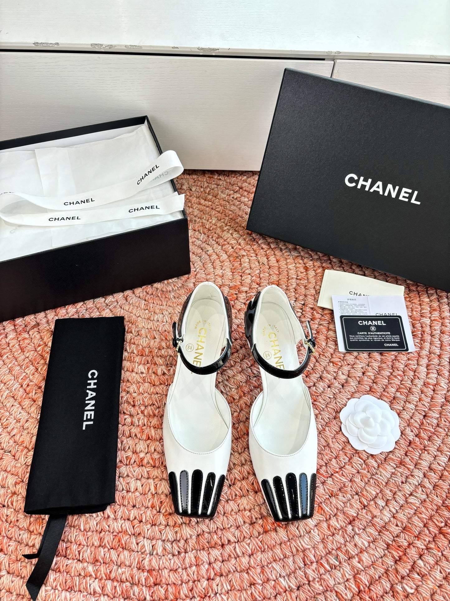 CC 26s Mary Jane Slingback White Sheepskin 648192