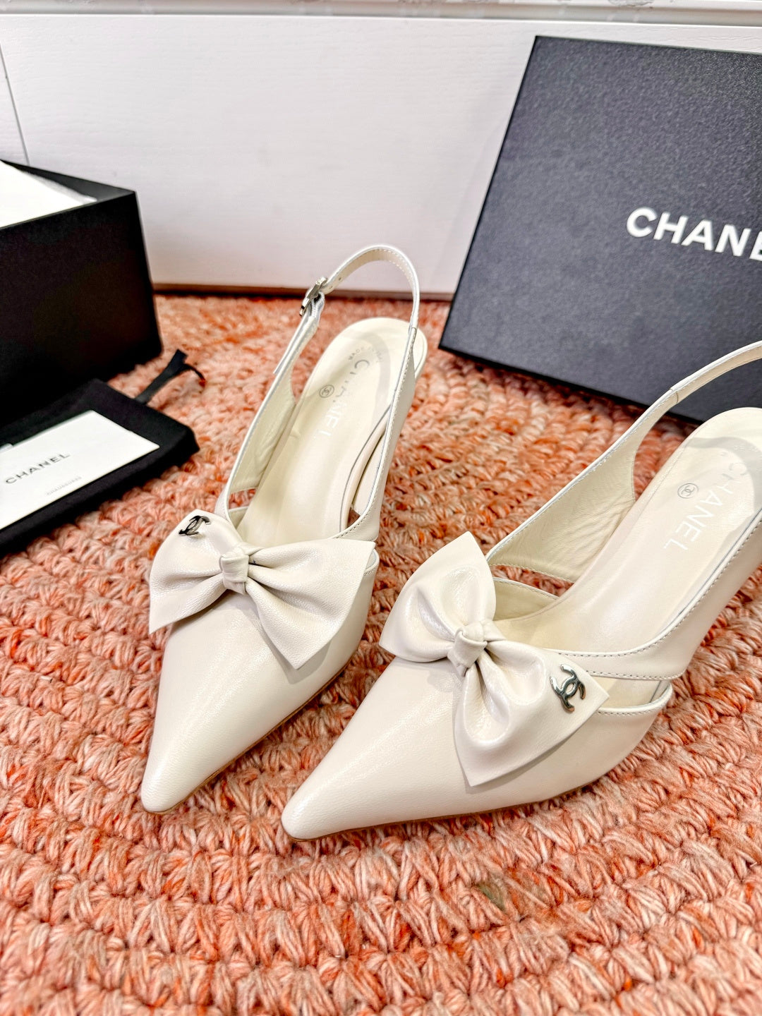 CC 26s Bow Heels Slingback White Sheepskin 703667