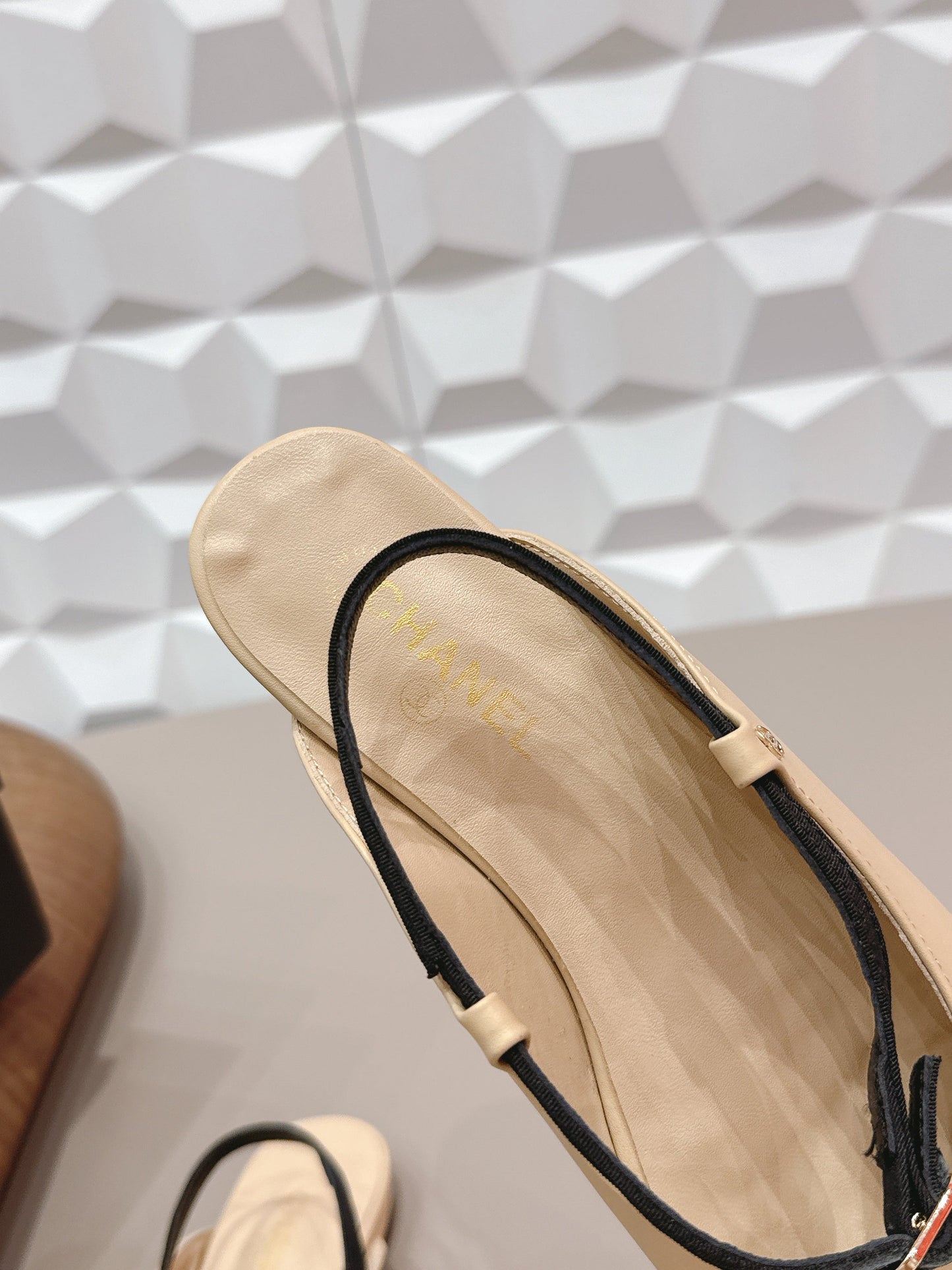CC 26s Round-Toe Open-Back Flats Black Beige Fabric Leather 613255