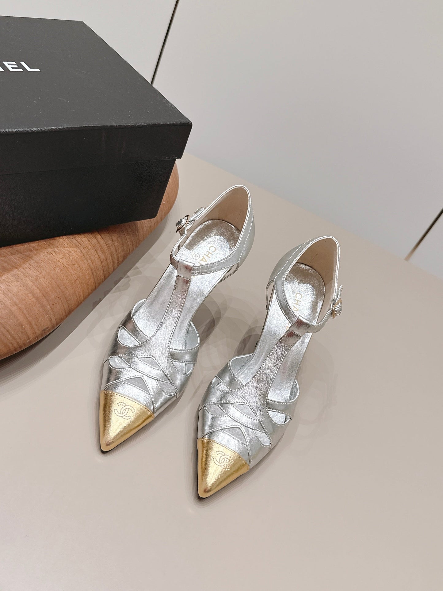 CC 26s Pointed-toe Slingback 9.5cm Sliver Gold Sheepskin 876259