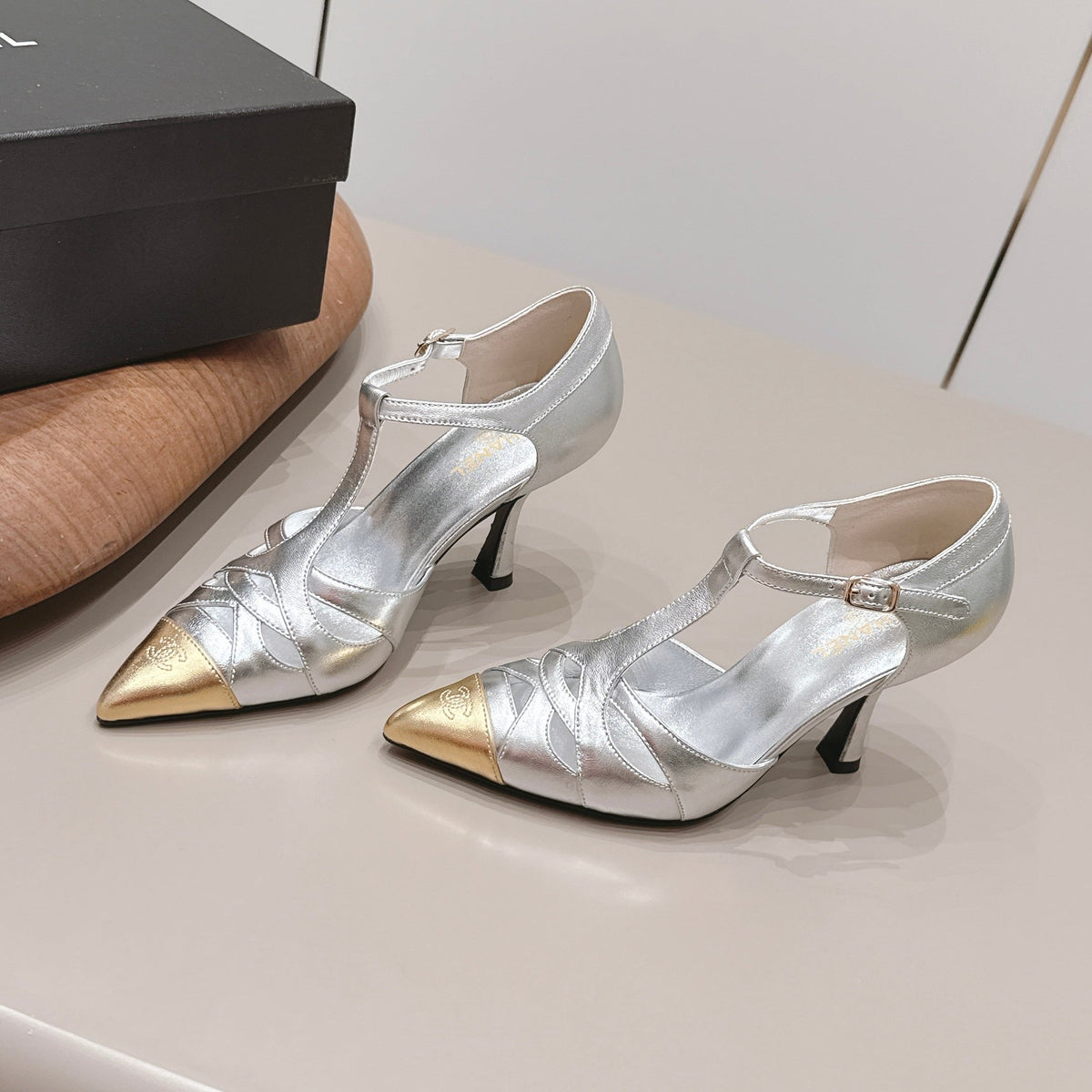 CC 26s Pointed-toe Slingback 9.5cm Sliver Gold Sheepskin 876259
