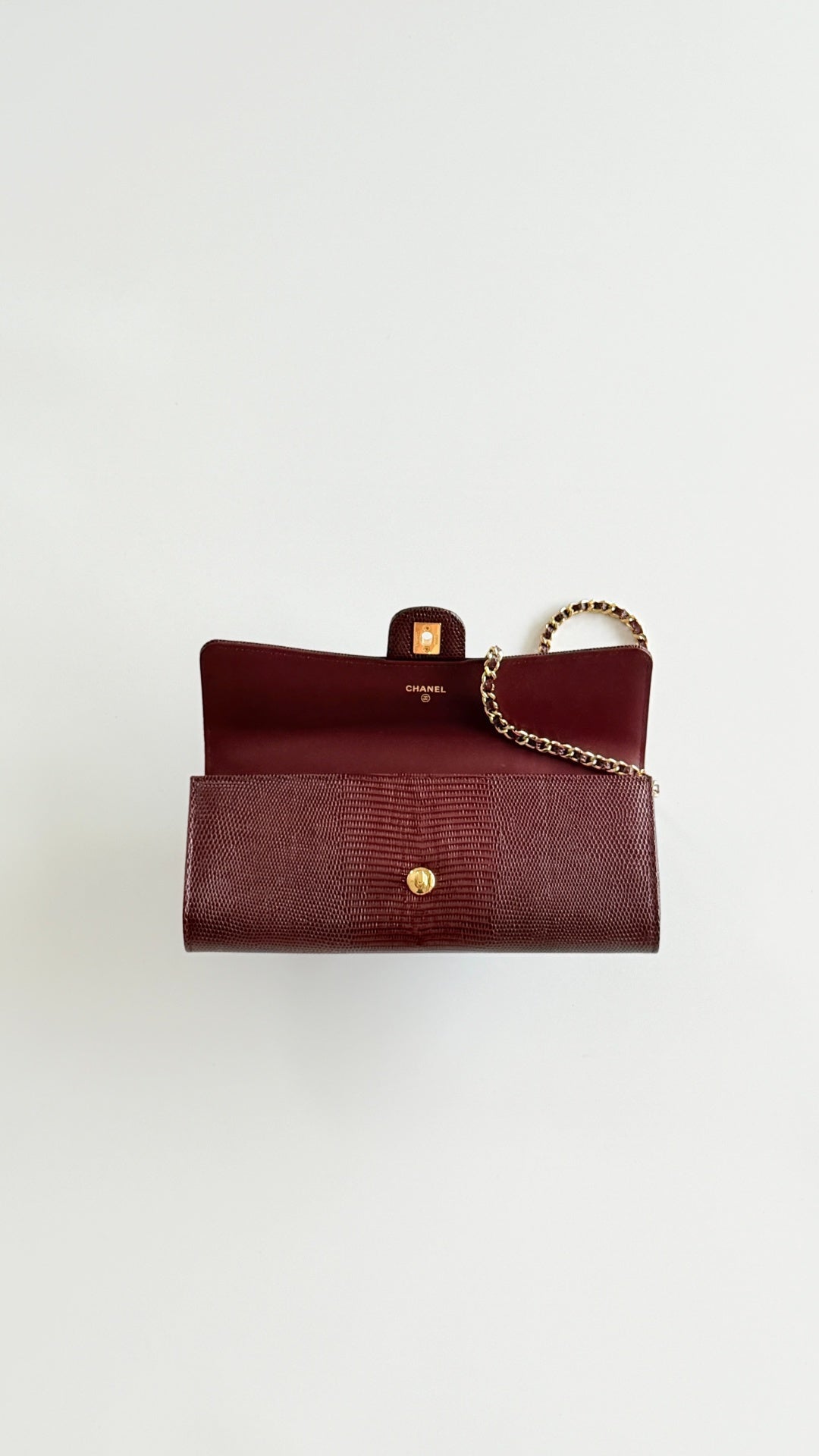 CC Métiers d’art 2026 Clutch With Chain Dark Burgundy Lizard Embossed Calfskin