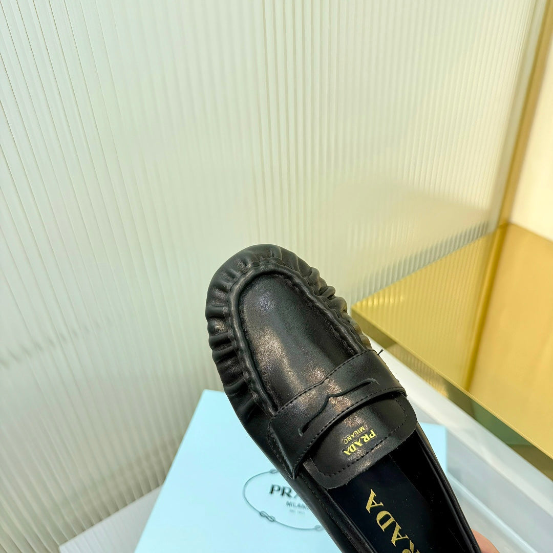 Prada 26s Loafer Black Pleated Leather 837705