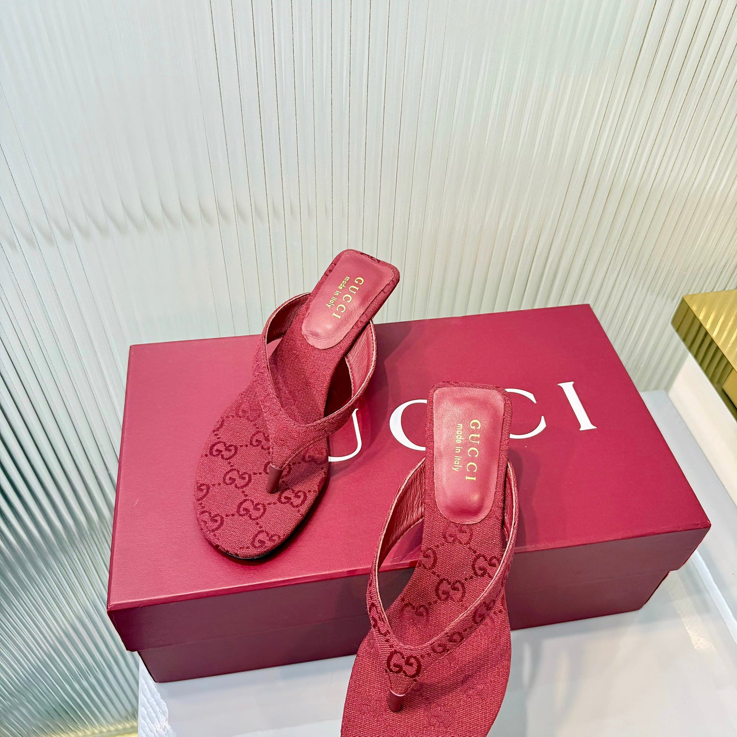 GG Vittoria Thong Sandals Red Canvas 714871