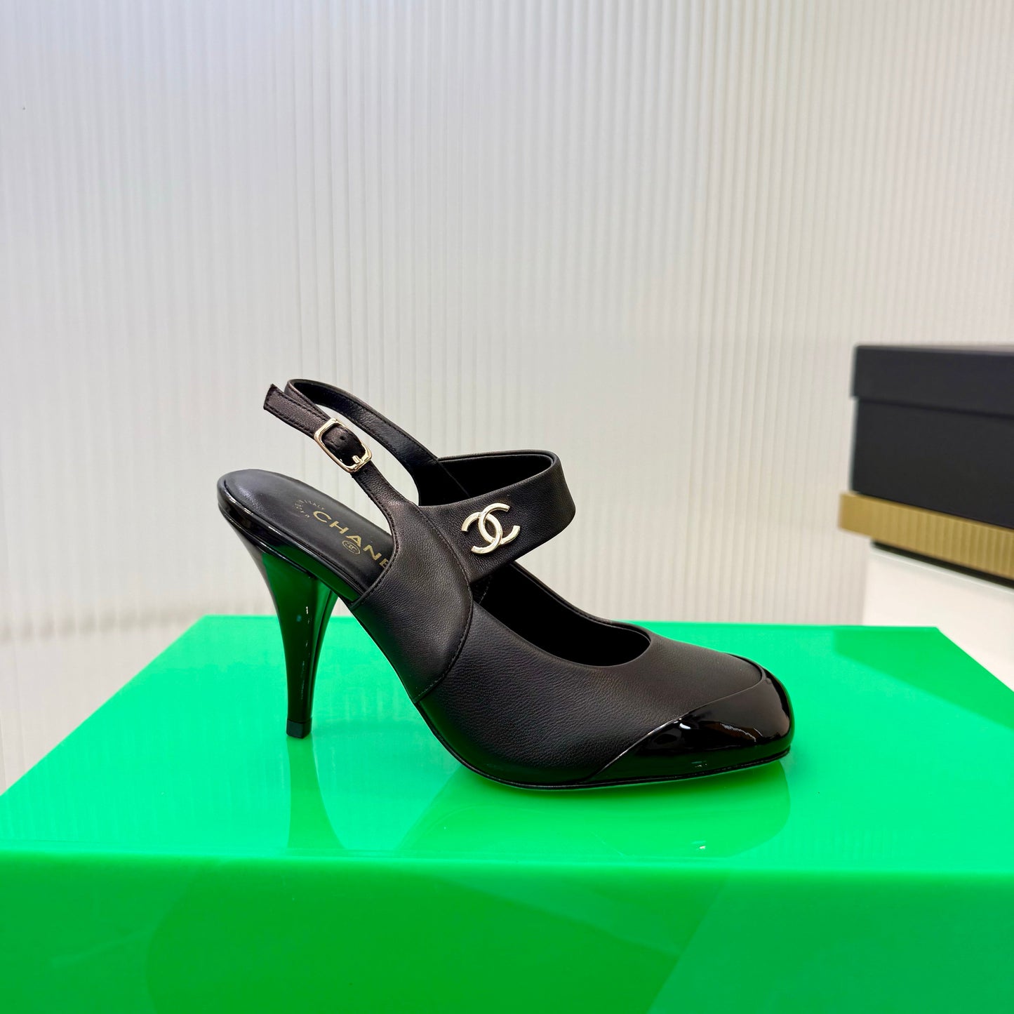 CC 26s Slingback 8.5cm Black Lambskin Patent Leather 924361